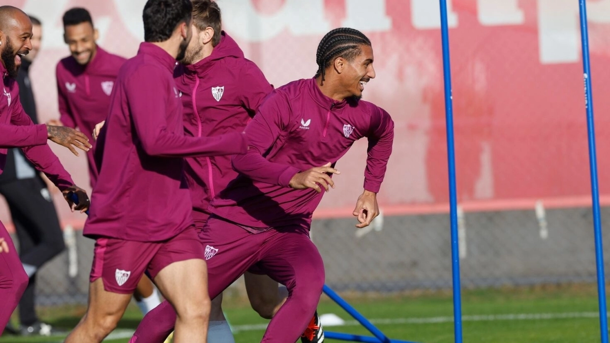 Roma sets its sights on Loic Bade, a player from Sevilla / Diario AS