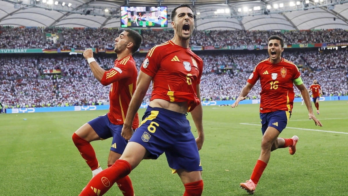 Mikel Merino, midfielder for Real Sociedad, is attracting interest from Arsenal and Atlético de Madrid.