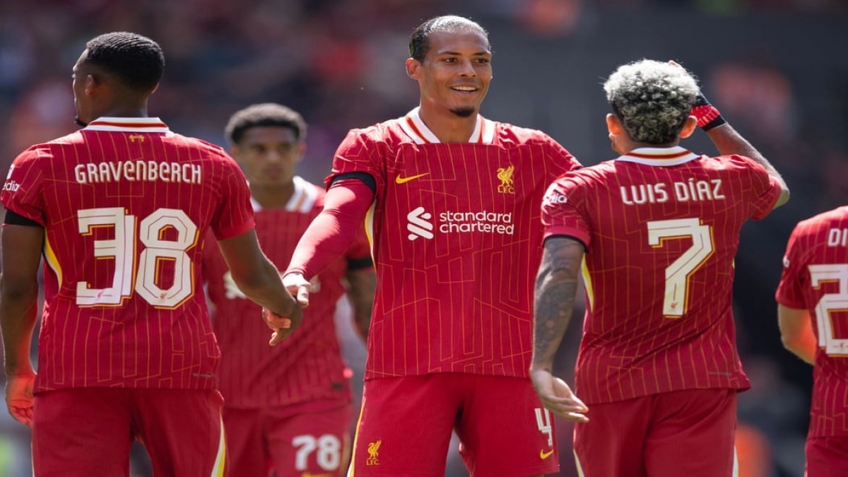Liverpool wants to sign a star player from their eternal rival.