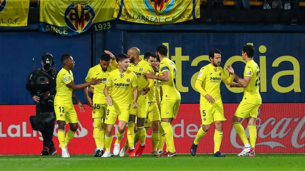 The Villarreal players celebrate a goal