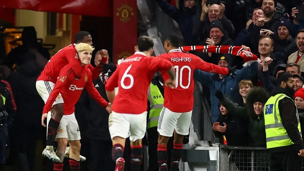 Los jugadores del Manchester United celebran un gol