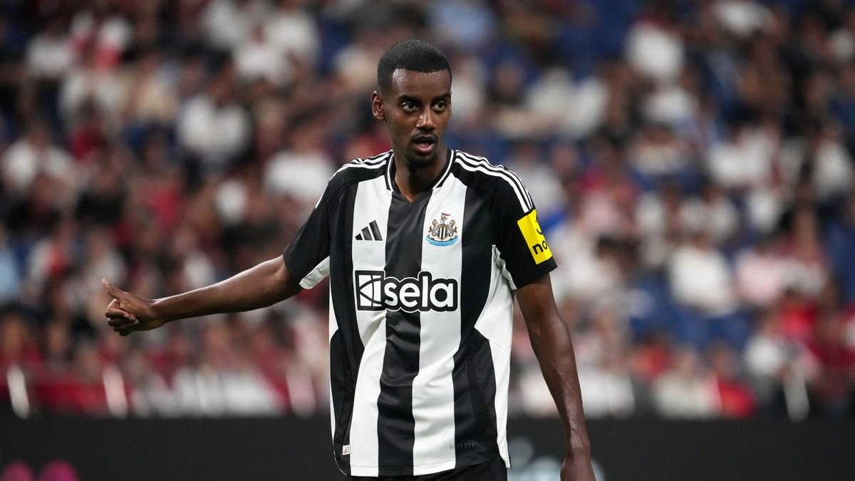 Alexander Isak, delantero del Newcastle que podría salir del club