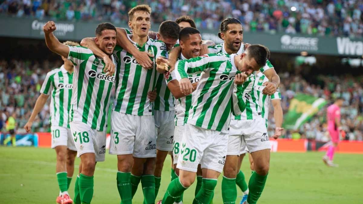 El Real Betis busca darle salida a este jugador | Real Betis Balompié