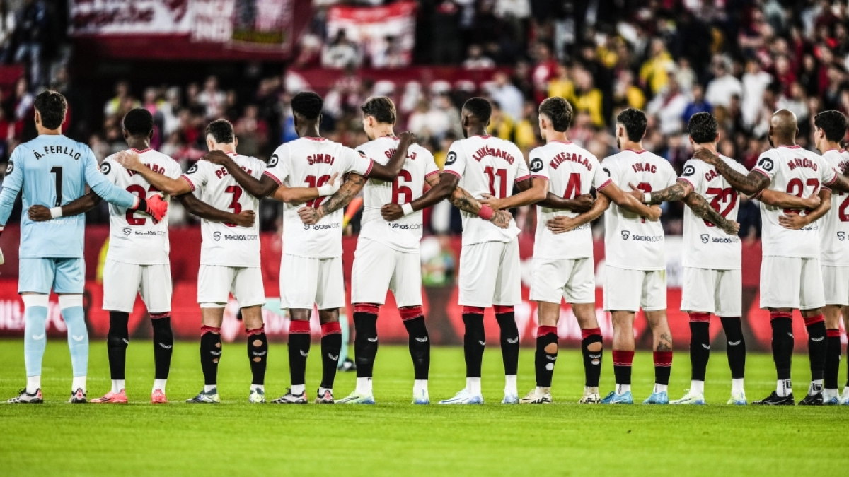 Sevilla FC is preparing the first departure of its squad.