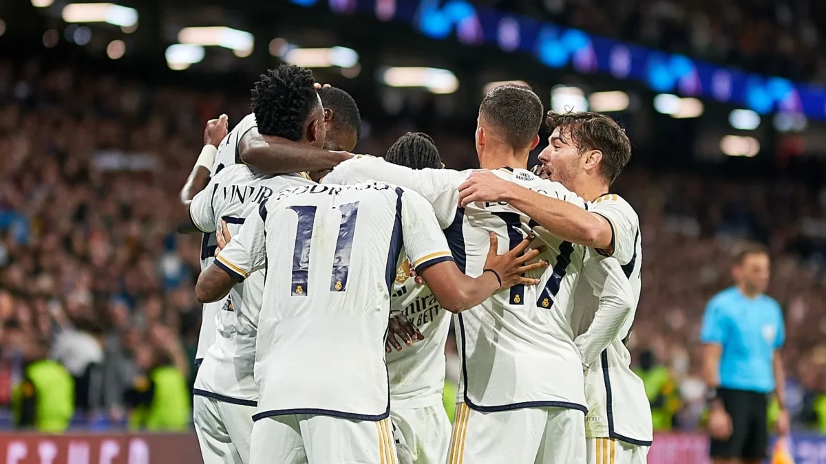 <p>Real Madrid players celebrate a goal</p>