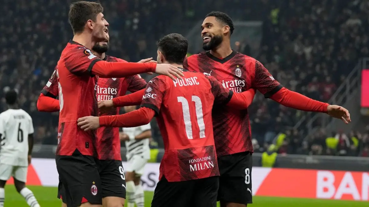 Los jugadores del Milan celebran un gol