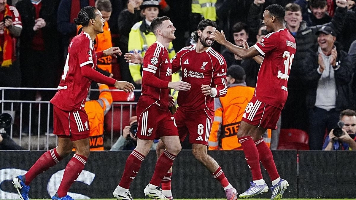 Los jugadores del Liverpool celebran un gol