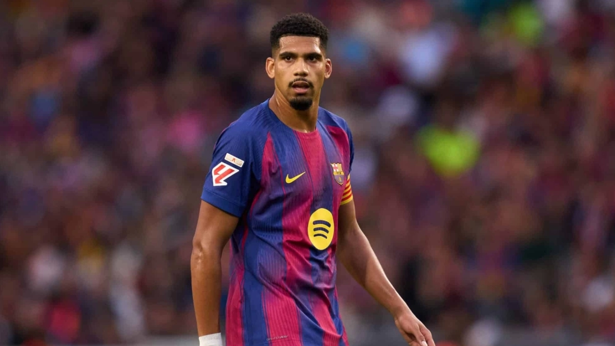 FC Barcelona plans to look for an exit for Ronald Araújo.