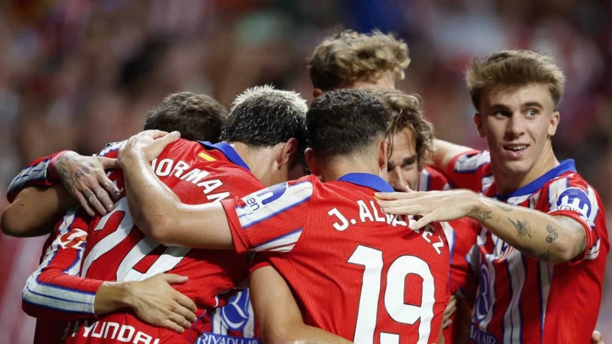 The players of Atlético de Madrid celebrate a goal.