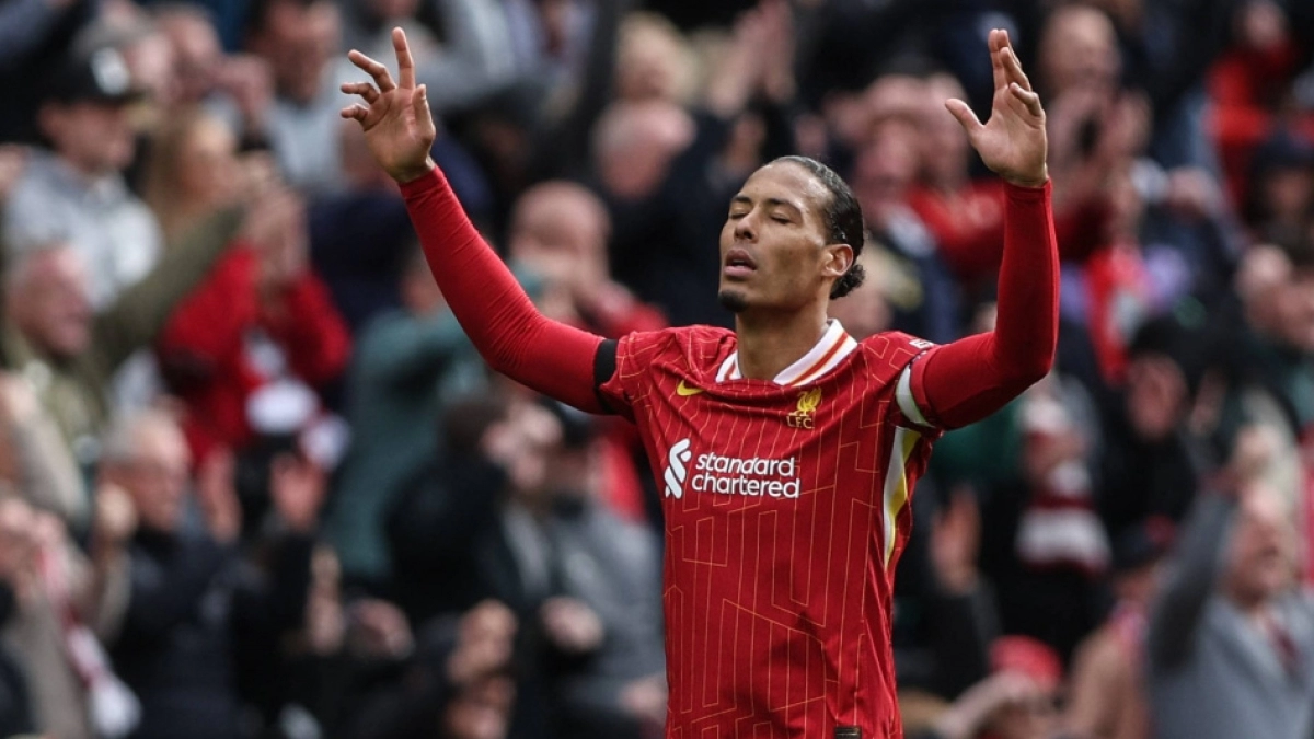 Liverpool prepares €95 million for Van Dijk's replacement.