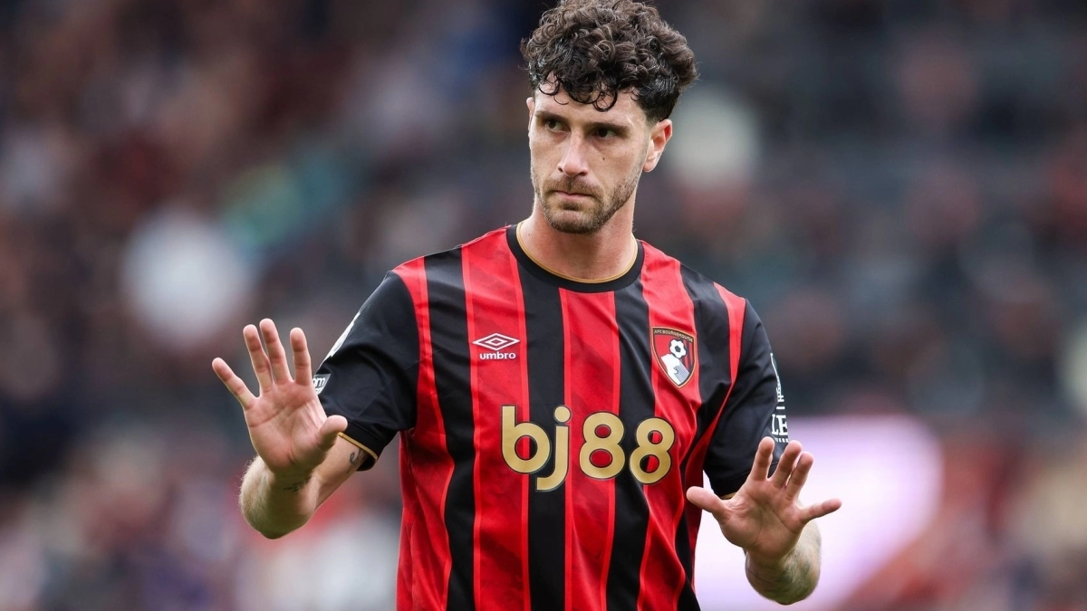 Chelsea is moving for the signing of Marcos Senesi.