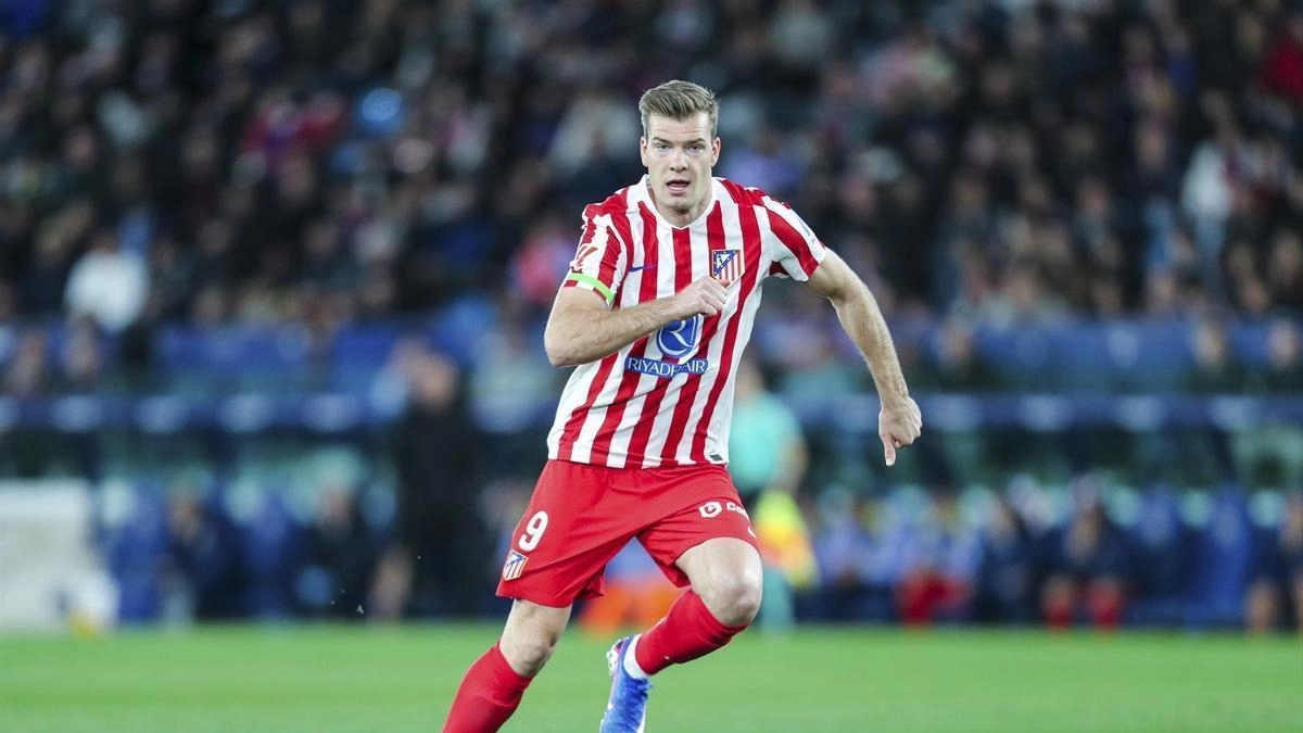 Alexander Sorloth during a match with Atlético de Madrid.