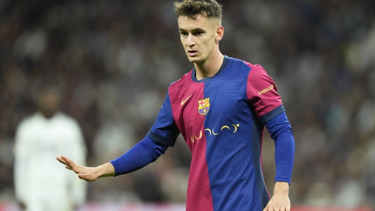 Marc Casadó durante un partido con el Barcelona