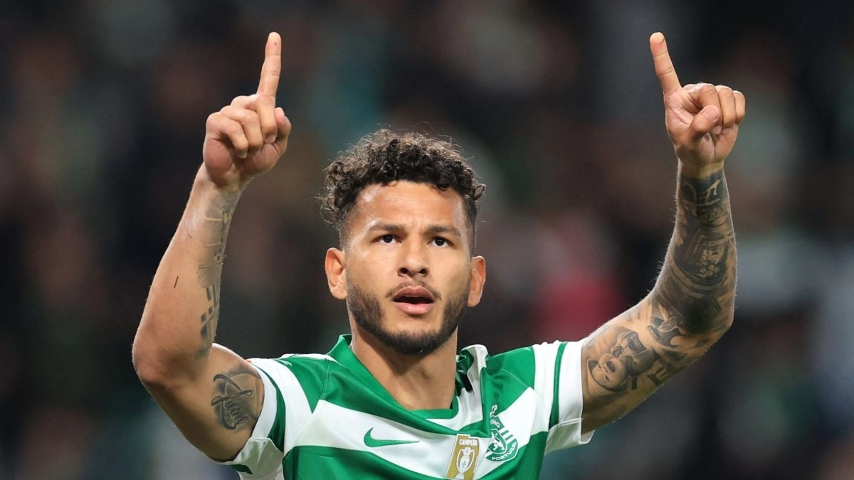 Luis Suárez celebrates a goal scored with Sporting de Portugal