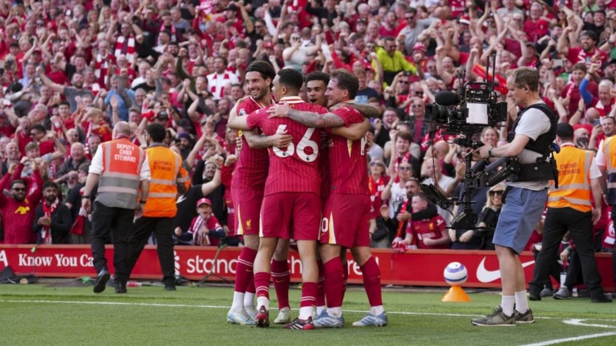 Los jugadores del Liverpool celebran un gol
