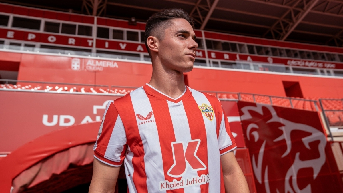<p>Roma activates Sergio Arribas' path.</p>