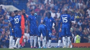 <p>The Chelsea player who was offered to Manchester United</p>