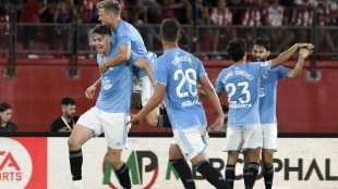 The Celta de Vigo players celebrate a goal.