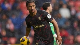 <p>IMMINENT: Sevilla, one step away from selling Loïc Badé</p>