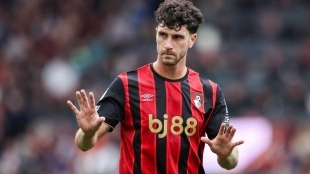 Chelsea is moving for the signing of Marcos Senesi.