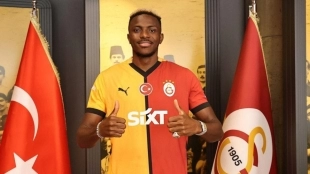 Victor Osimhen during his presentation with Galatasaray.
