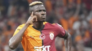 Victor Osimhen celebrates a goal with Galatasaray.