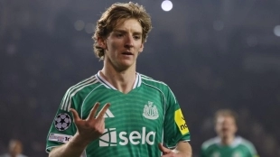 Anthony Gordon celebrates a goal scored with Newcastle